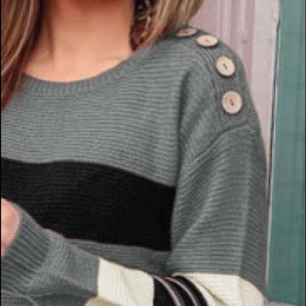 Button Detail Colorblock Sweater - Picture 2 of 9